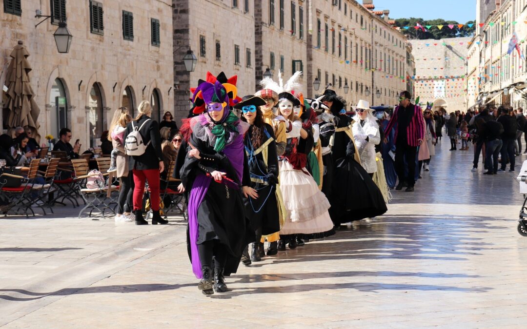 OBAVIJEST: “MAŠKARANI ŠKOLSKI DAN NA STRADUNU”