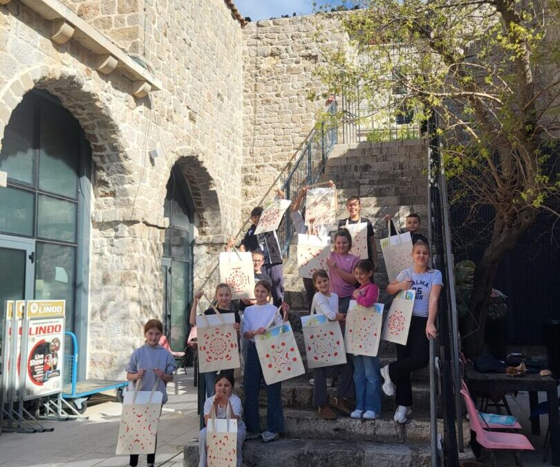 RADIONICA OSLIKAVANJA PLETENIH TORBA INSPIRIRANIH MOTIVIMA UKSRSNIH PISANICA