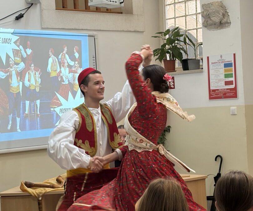 FOLKLORNI ANSAMBL LINĐO POSJETIO NAŠU ŠKOLU